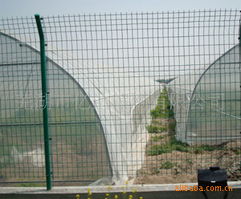 美觀實用型三角折彎護欄網 小區與機場防護的優選方案